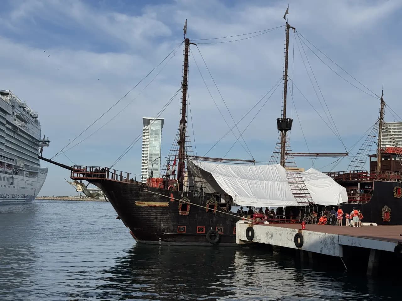 Tierra de Piratas: galeón, Playa Majahuitas y show pirata — 5