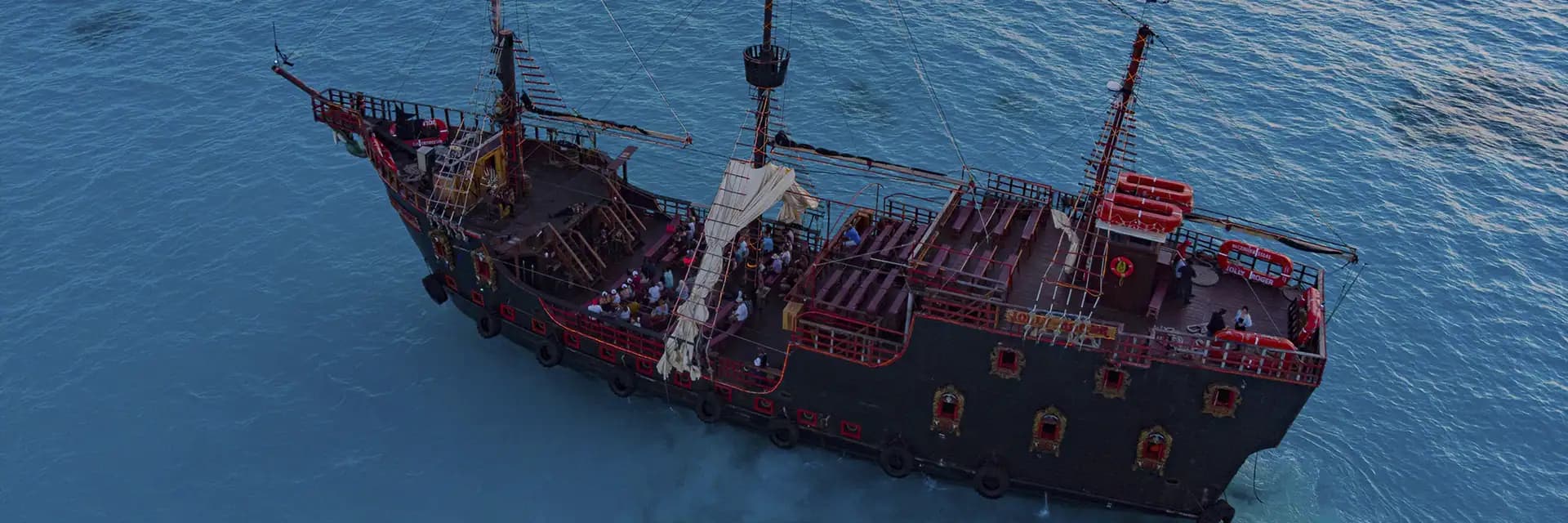 Tierra de Piratas: galeón, Playa Majahuitas y show pirata — 3