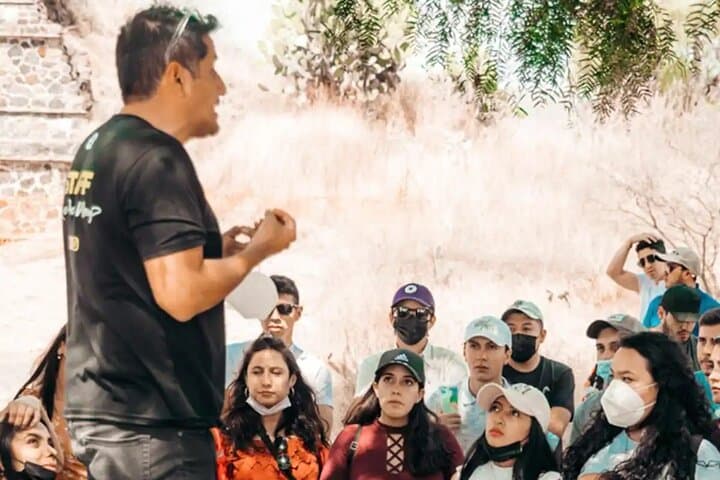 Pirámides de Teotihuacán y cueva prehispánica en grupo pequeño — 2
