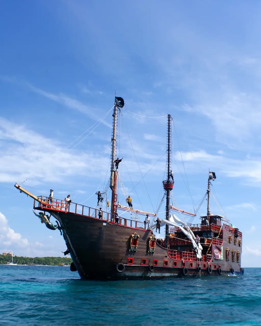 Tierra de Piratas: galeón, Playa Majahuitas y show pirata