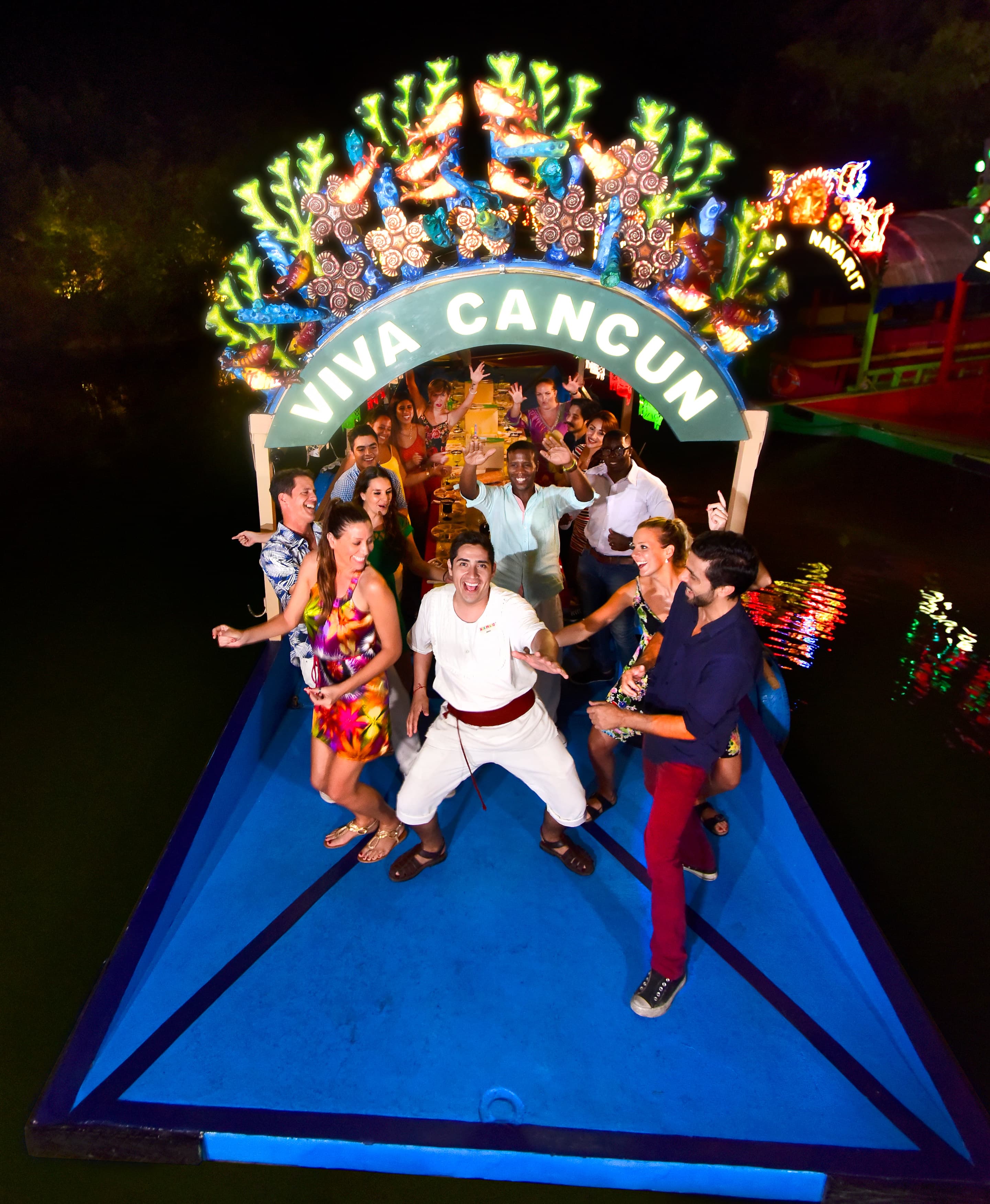 Xoximilco: Fiesta mexicana en Cancún — 4